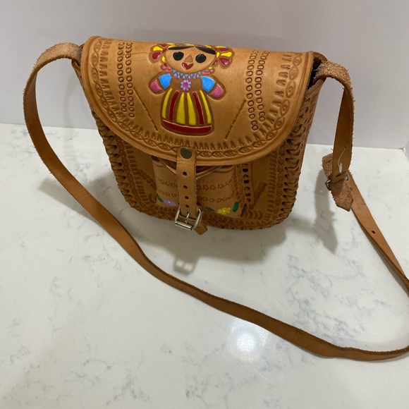 made México Handbags - Tan Crossbody Bag with Sleek Design